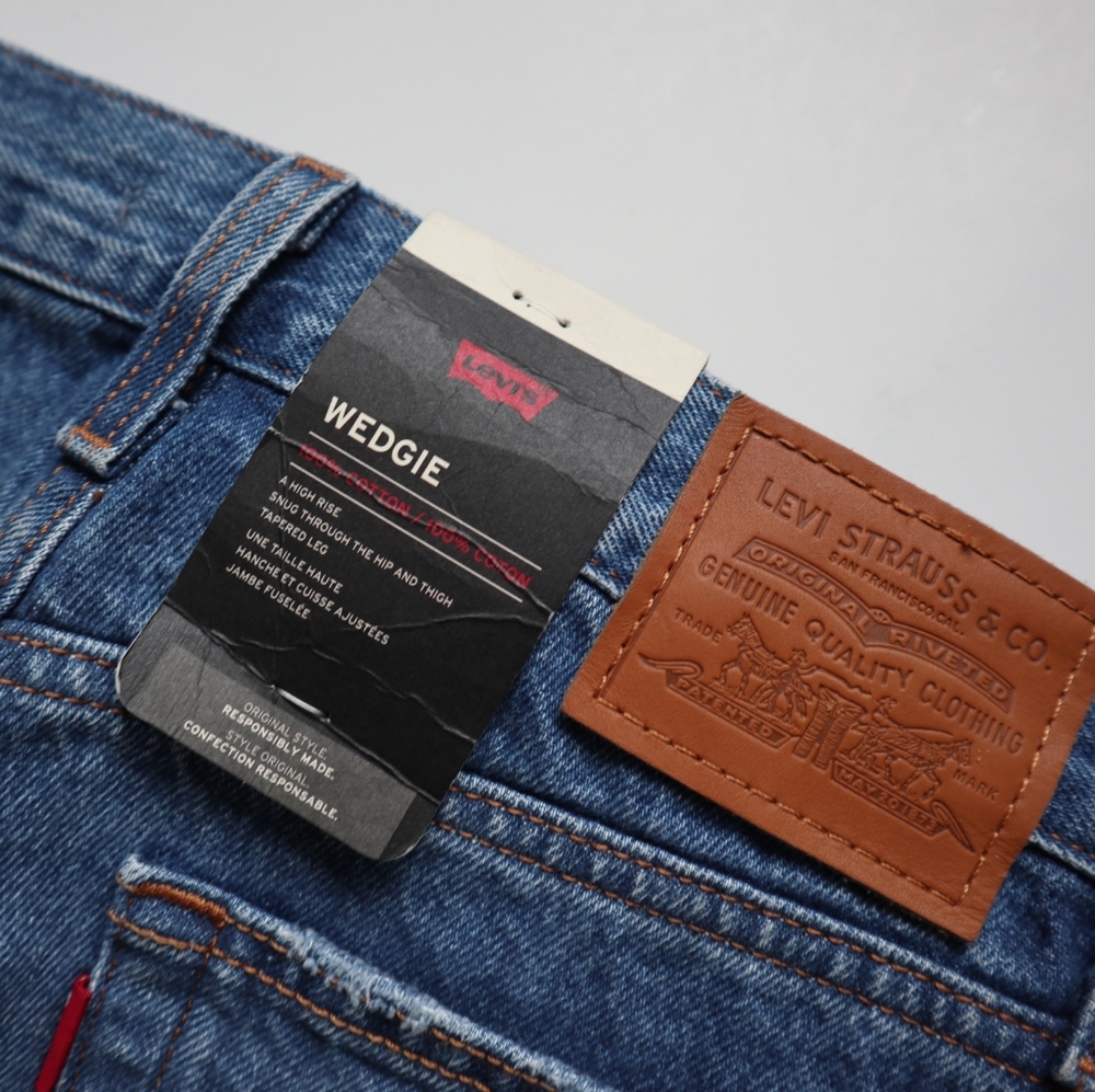 Levi's Wedgie High Rise Jeans - Picture 8 of 10